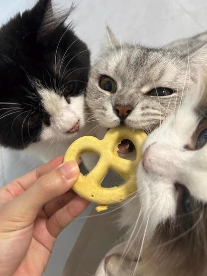 Freeze Dried Pretzel Pet Treats