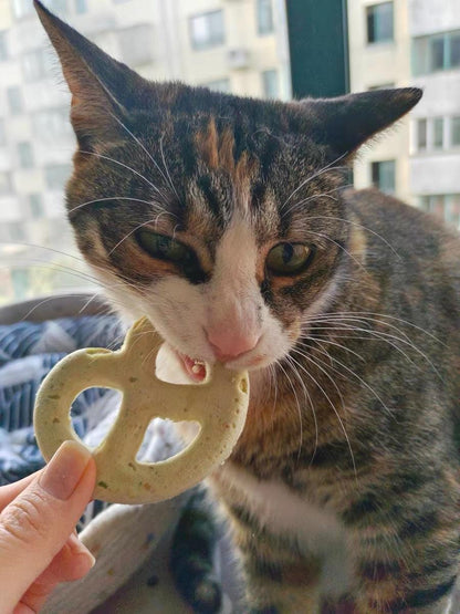 Freeze Dried Pretzel Pet Treats